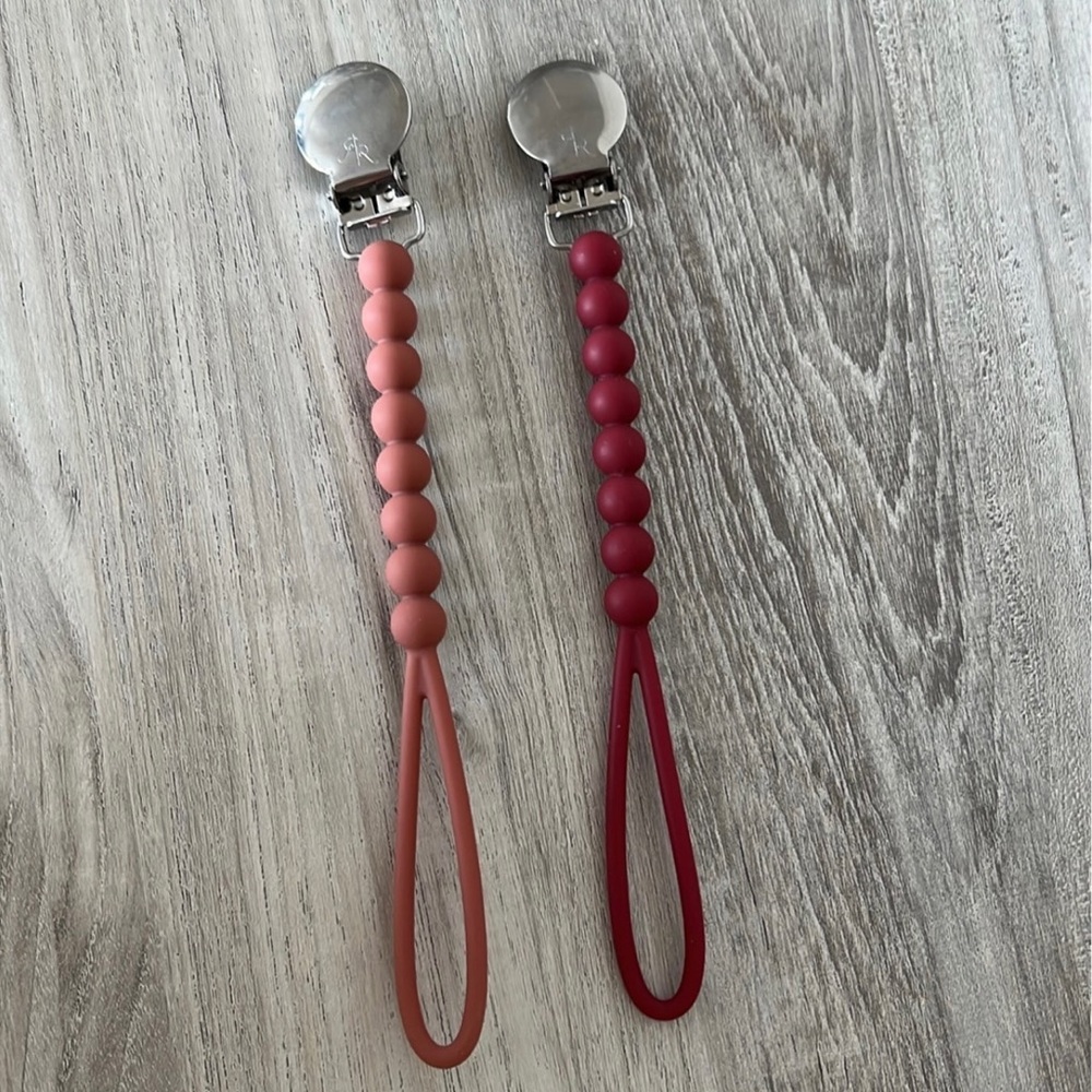 Ryan & Rose Pacifiers/Clips - Picture 3 of 3